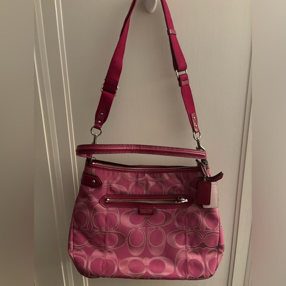 Coach Daisy Multiple Signature Convertible Hobo bag - Picture 2 of 11